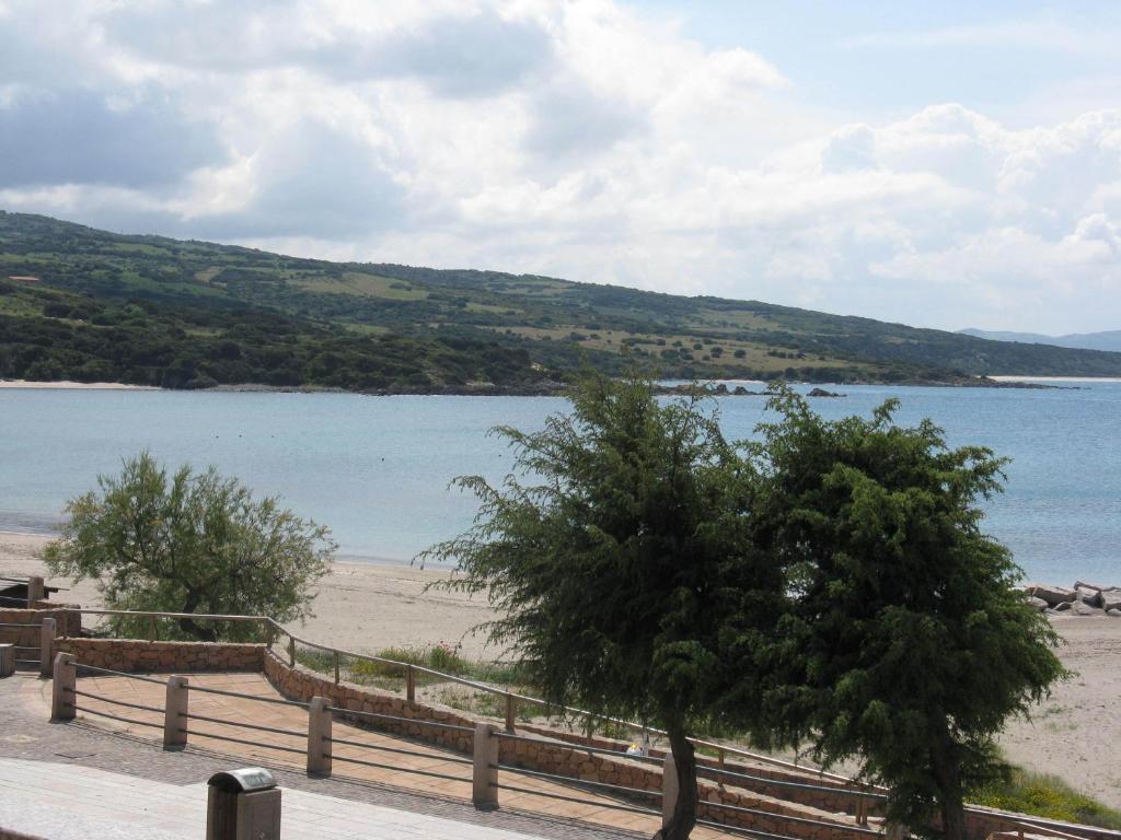 Borgo Spiaggia Vista Mare Isola Rossa Exterior foto