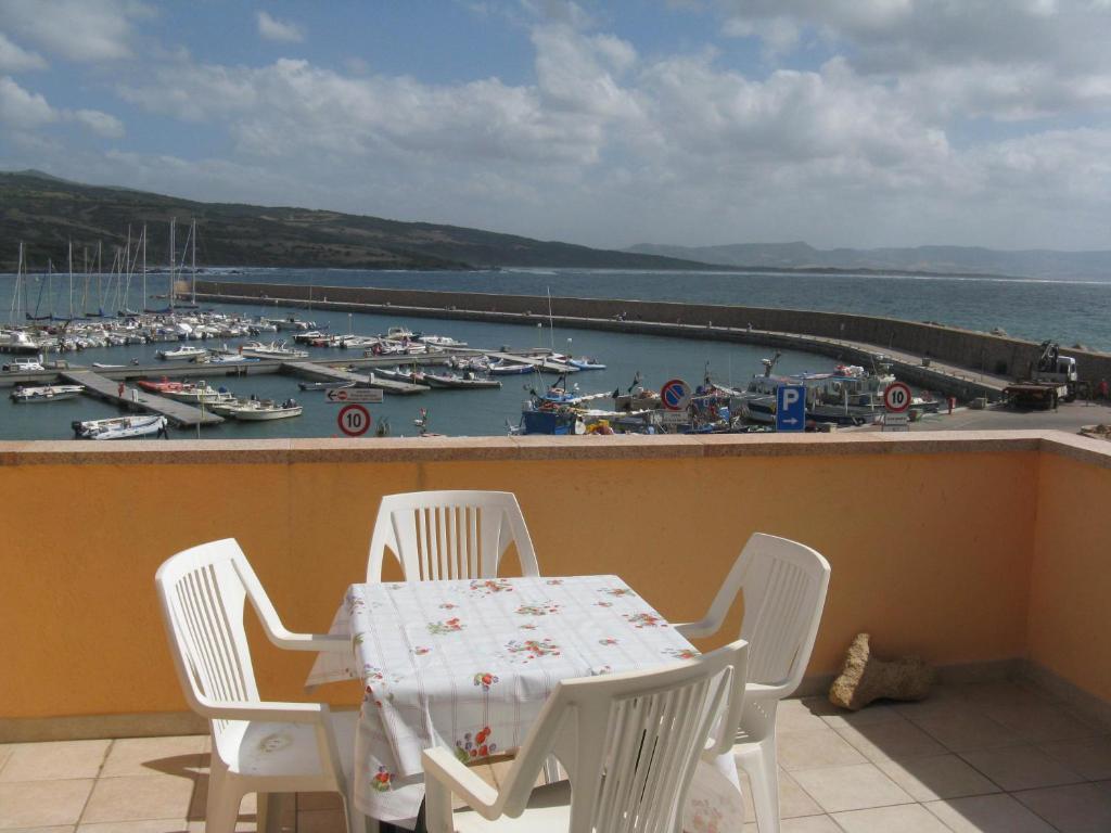 Borgo Spiaggia Vista Mare Isola Rossa Exterior foto